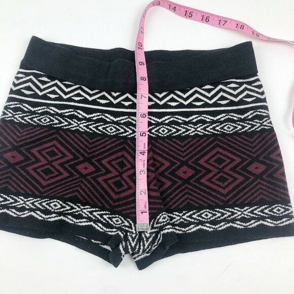 Forever 21 Aztec Patterned High Waist Hot shorts - Picture 4 of 4